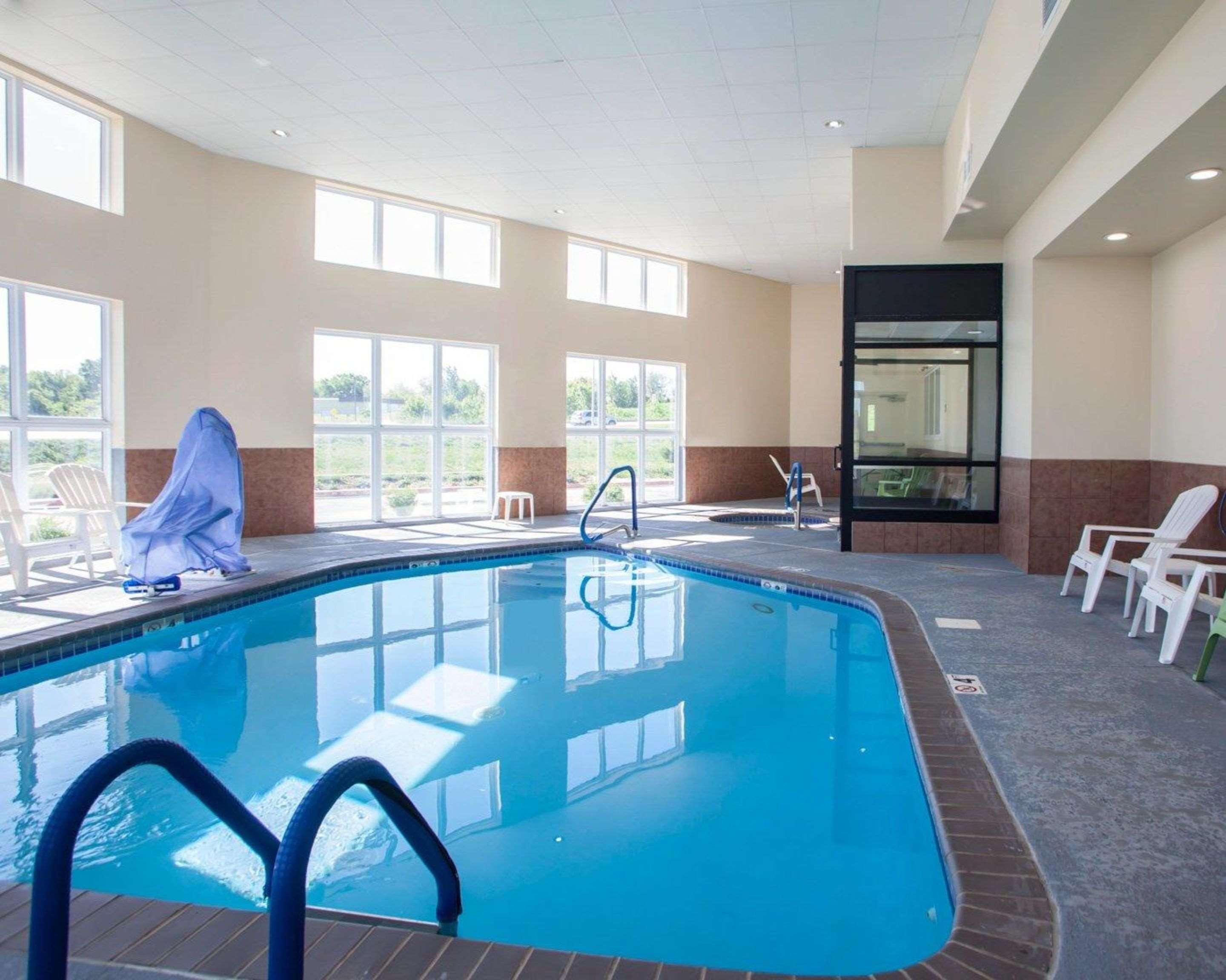 Comfort Inn & Suites Harrisonville Exterior foto