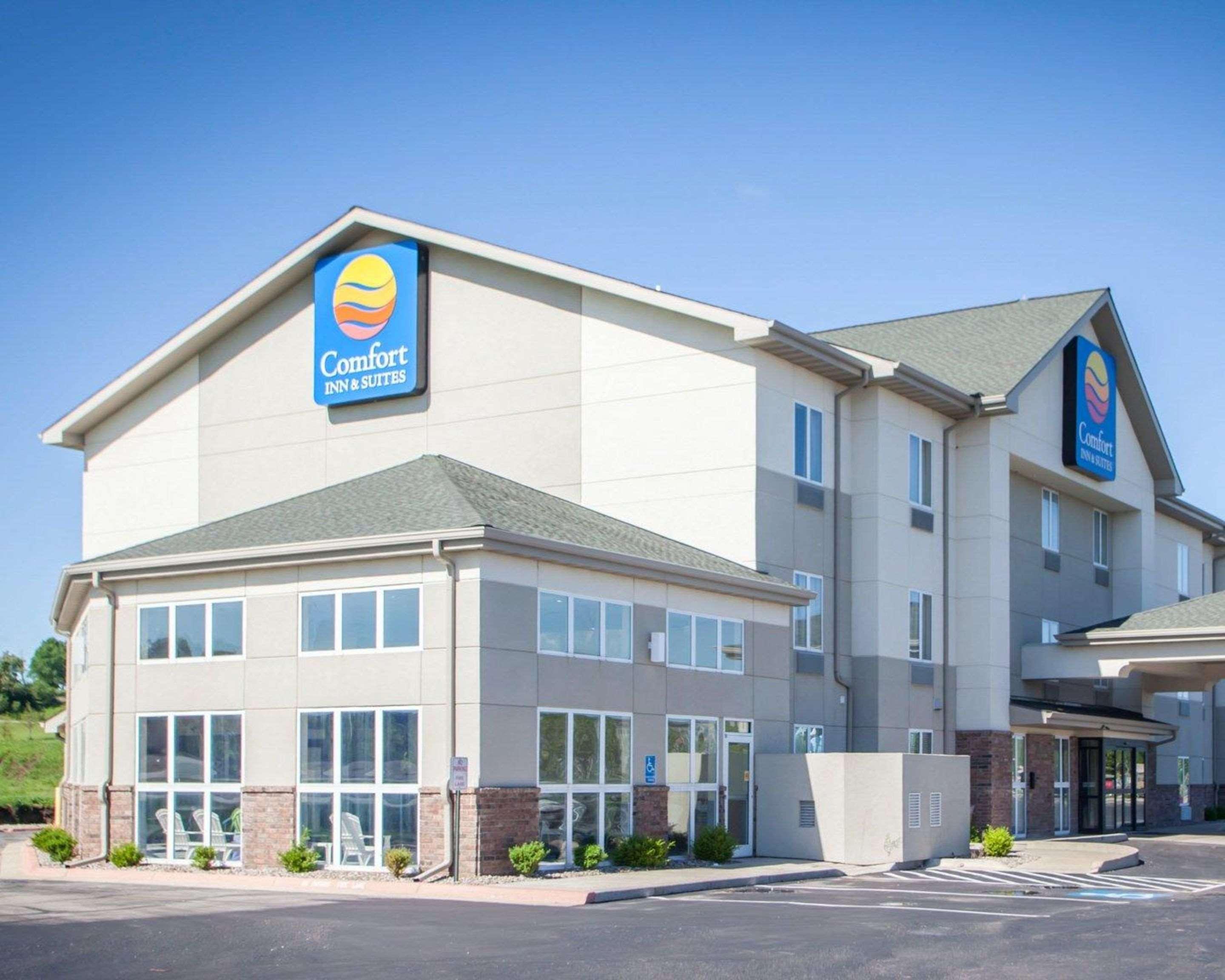 Comfort Inn & Suites Harrisonville Exterior foto